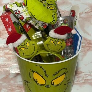 Grinch gift basket